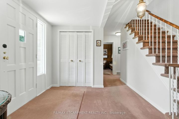 Photo 9 at 1401 Captain Court, Clarkson, Mississauga