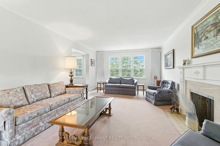 Photo 10 at 1401 Captain Court, Clarkson, Mississauga