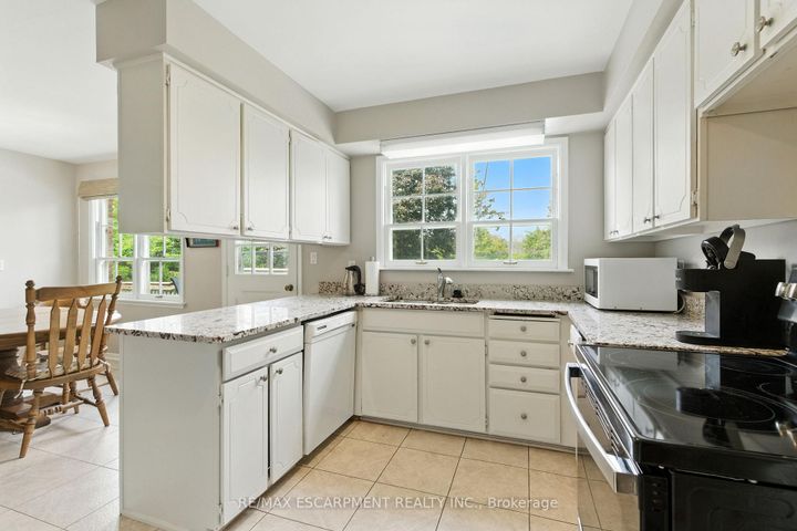 Photo 13 at 1401 Captain Court, Clarkson, Mississauga