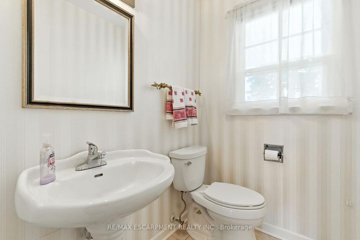 Photo 19 at 1401 Captain Court, Clarkson, Mississauga