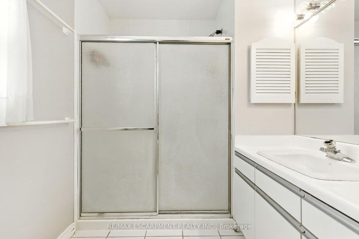 Photo 23 at 1401 Captain Court, Clarkson, Mississauga