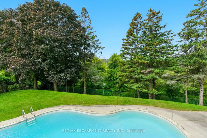 Photo 37 at 1401 Captain Court, Clarkson, Mississauga