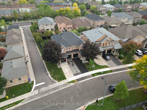 Photo 3 at 67 Colle Melito Way, Sonoma Heights, Vaughan