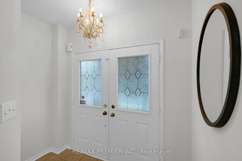 Photo 7 at 67 Colle Melito Way, Sonoma Heights, Vaughan