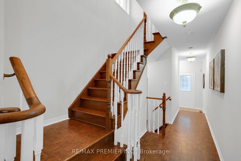 Photo 9 at 67 Colle Melito Way, Sonoma Heights, Vaughan