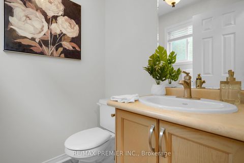 Photo 10 at 67 Colle Melito Way, Sonoma Heights, Vaughan