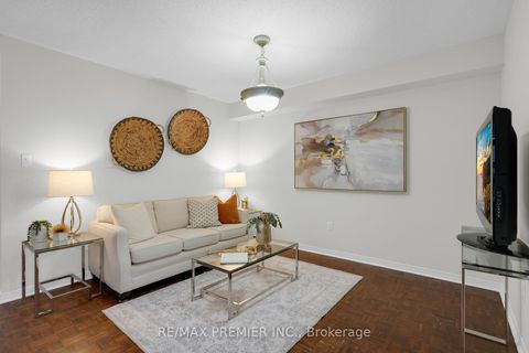 Photo 12 at 67 Colle Melito Way, Sonoma Heights, Vaughan