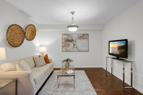 Photo 13 at 67 Colle Melito Way, Sonoma Heights, Vaughan
