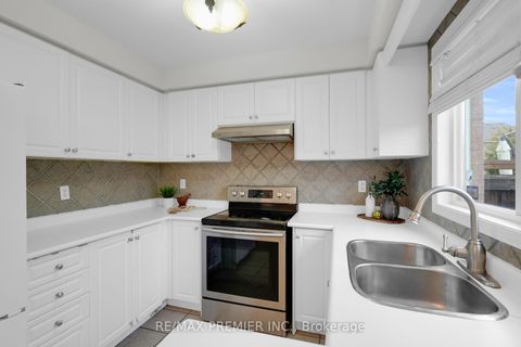 Photo 19 at 67 Colle Melito Way, Sonoma Heights, Vaughan