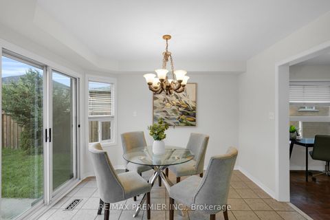 Photo 21 at 67 Colle Melito Way, Sonoma Heights, Vaughan