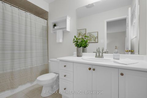 Photo 32 at 67 Colle Melito Way, Sonoma Heights, Vaughan