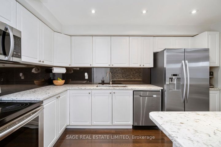 Photo 2 at 16 - 3308 The Credit Woodlands, Erindale, Mississauga