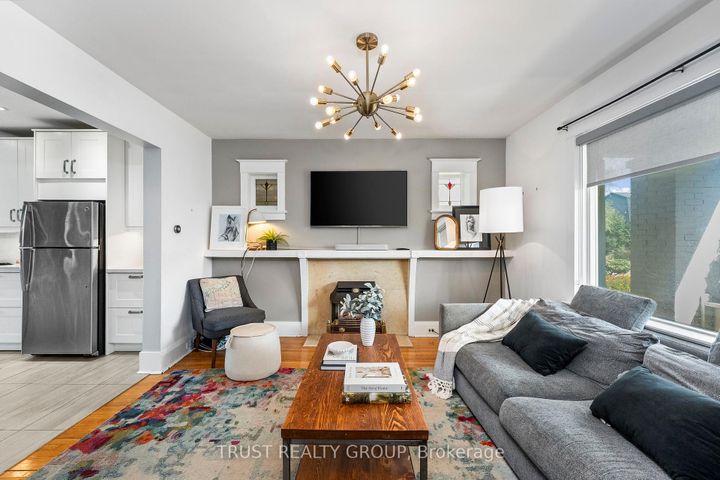 Photo 2 at 206 Woodmount Avenue, East York, Toronto