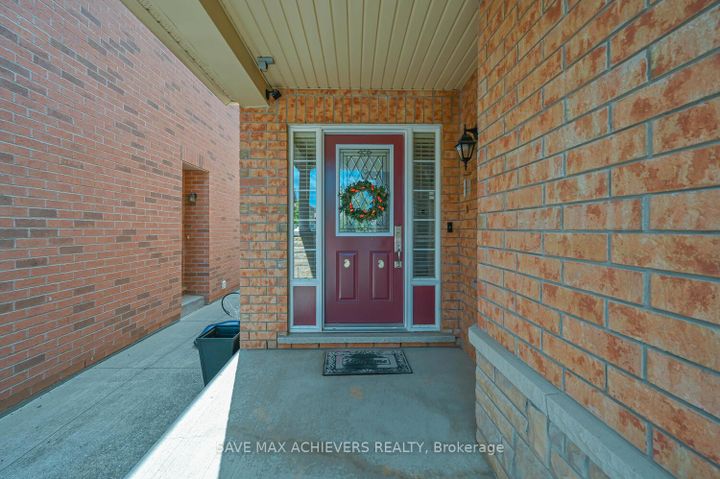 Photo 4 at 6 Seascape Crescent, Bram East, Brampton