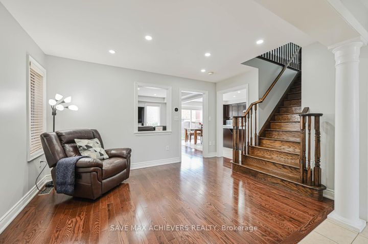 Photo 6 at 6 Seascape Crescent, Bram East, Brampton