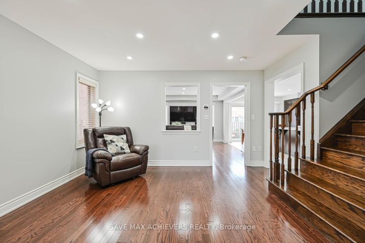 Photo 7 at 6 Seascape Crescent, Bram East, Brampton