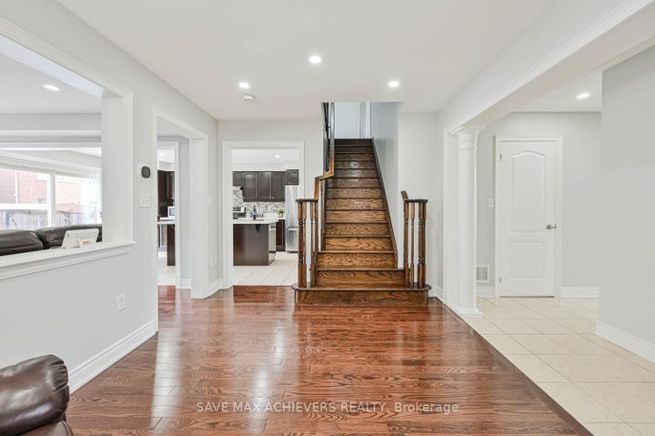 Photo 8 at 6 Seascape Crescent, Bram East, Brampton