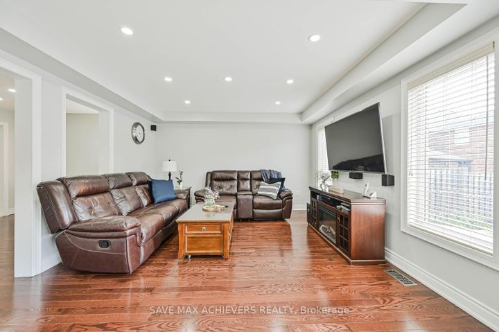 Photo 9 at 6 Seascape Crescent, Bram East, Brampton