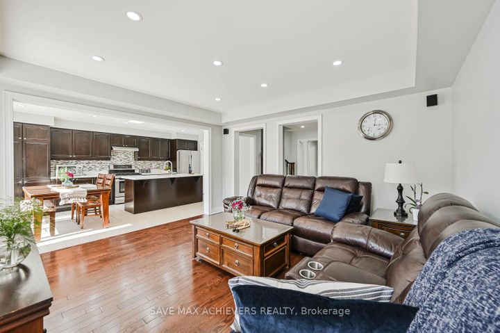 Photo 10 at 6 Seascape Crescent, Bram East, Brampton