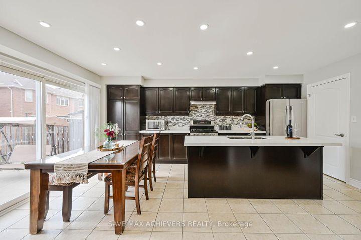 Photo 11 at 6 Seascape Crescent, Bram East, Brampton