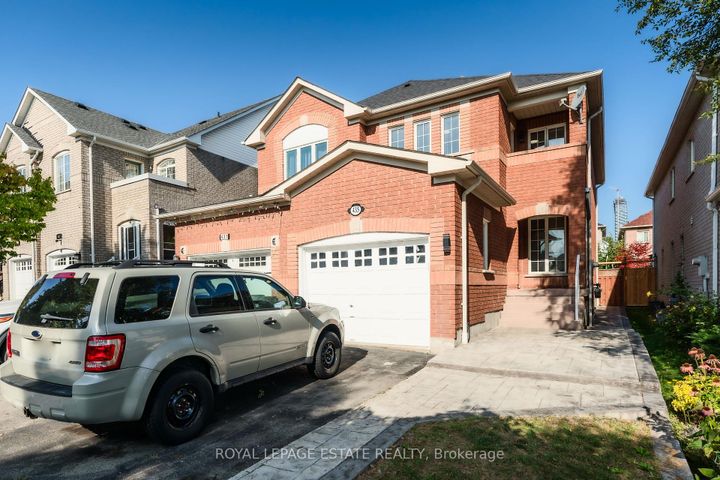 Photo 1 at 435 Stonetree Court, Cooksville, Mississauga