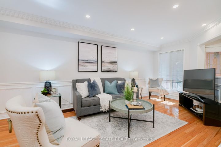 Photo 3 at 435 Stonetree Court, Cooksville, Mississauga