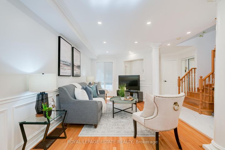 Photo 6 at 435 Stonetree Court, Cooksville, Mississauga