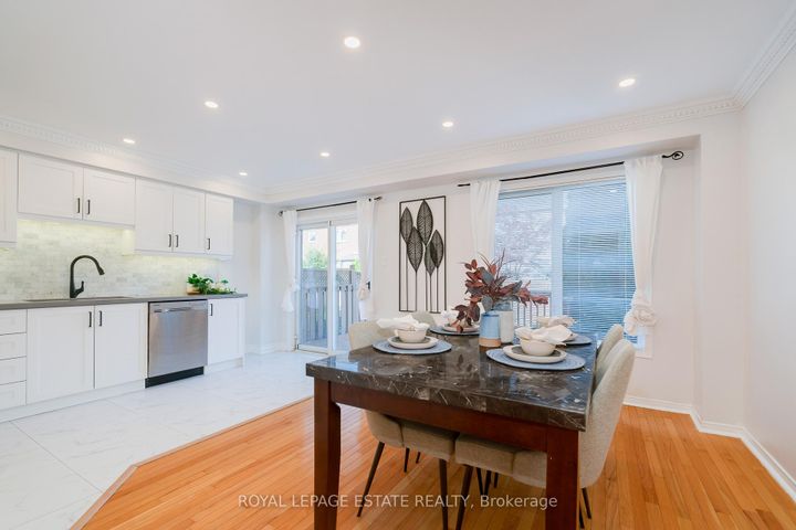 Photo 11 at 435 Stonetree Court, Cooksville, Mississauga