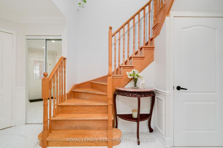 Photo 15 at 435 Stonetree Court, Cooksville, Mississauga