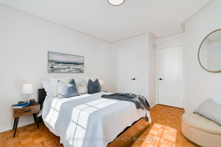 Photo 18 at 435 Stonetree Court, Cooksville, Mississauga
