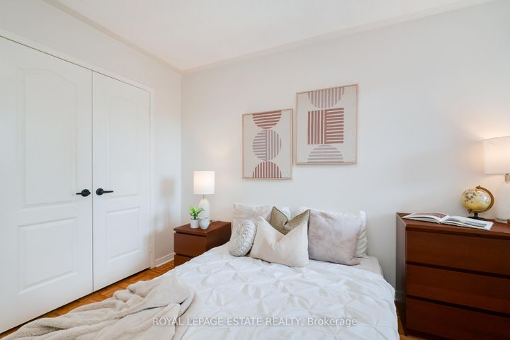 Photo 23 at 435 Stonetree Court, Cooksville, Mississauga
