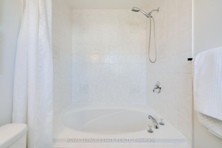 Photo 30 at 435 Stonetree Court, Cooksville, Mississauga