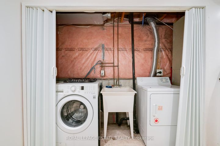 Photo 40 at 435 Stonetree Court, Cooksville, Mississauga