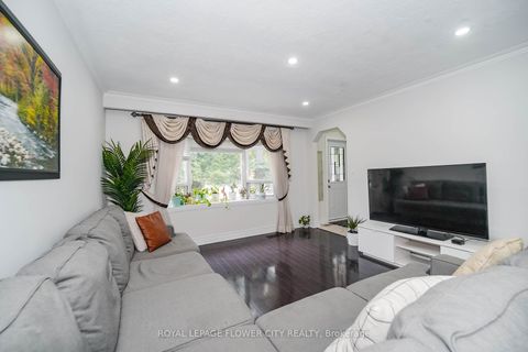 Photo 12 at 16 Scranton Road S, Woburn, Toronto