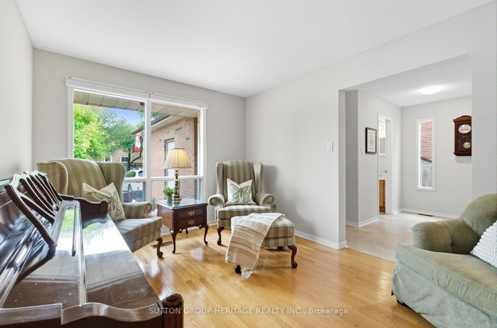Photo 4 at 69 Spragg Circle, Markham Village, Markham