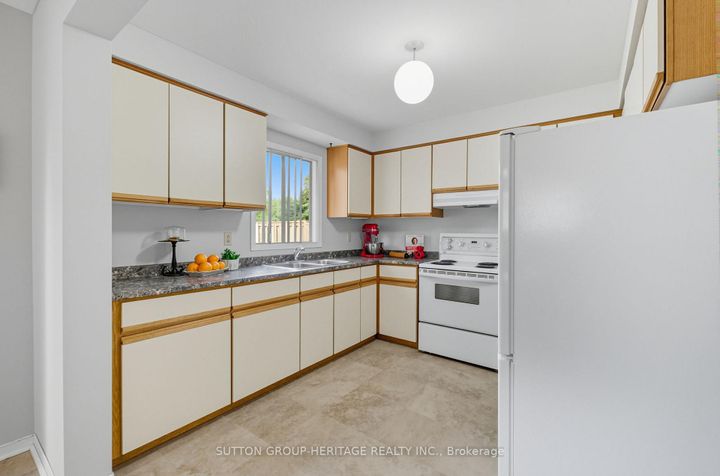 Photo 13 at 69 Spragg Circle, Markham Village, Markham