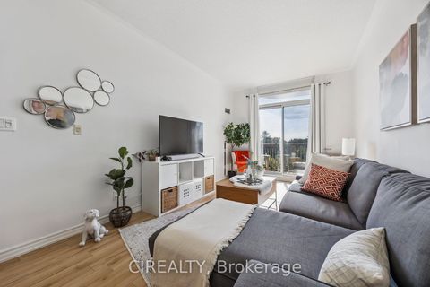 Photo 4 at 413 - 4200 Bathurst Street, Clanton Park, Toronto
