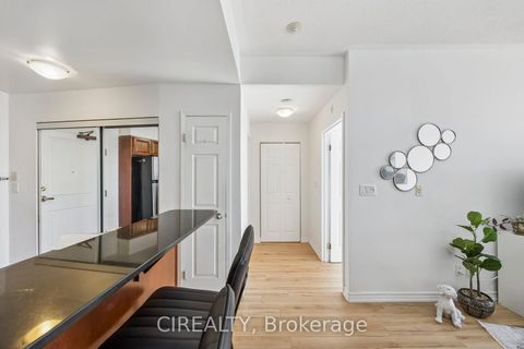 Photo 5 at 413 - 4200 Bathurst Street, Clanton Park, Toronto