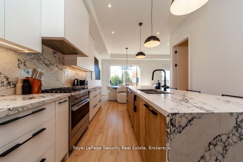 Photo 3 at 70 Chamberlain Avenue, Belgravia, Toronto
