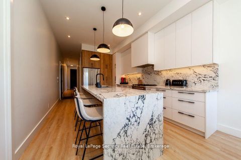 Photo 4 at 70 Chamberlain Avenue, Belgravia, Toronto