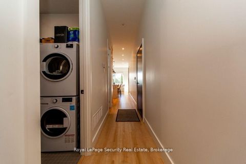 Photo 6 at 70 Chamberlain Avenue, Belgravia, Toronto
