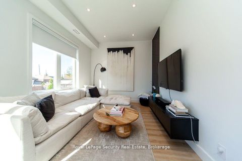Photo 10 at 70 Chamberlain Avenue, Belgravia, Toronto