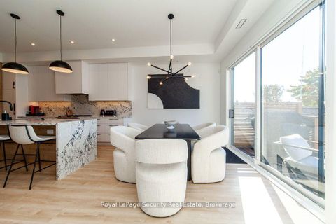 Photo 12 at 70 Chamberlain Avenue, Belgravia, Toronto