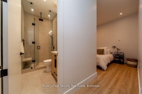Photo 13 at 70 Chamberlain Avenue, Belgravia, Toronto