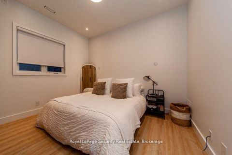 Photo 14 at 70 Chamberlain Avenue, Belgravia, Toronto