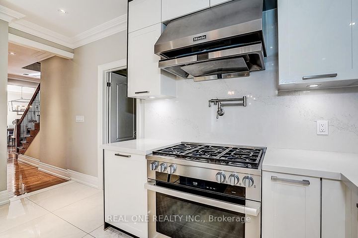 Photo 18 at 19 Anglin Drive, Jefferson, Richmond Hill