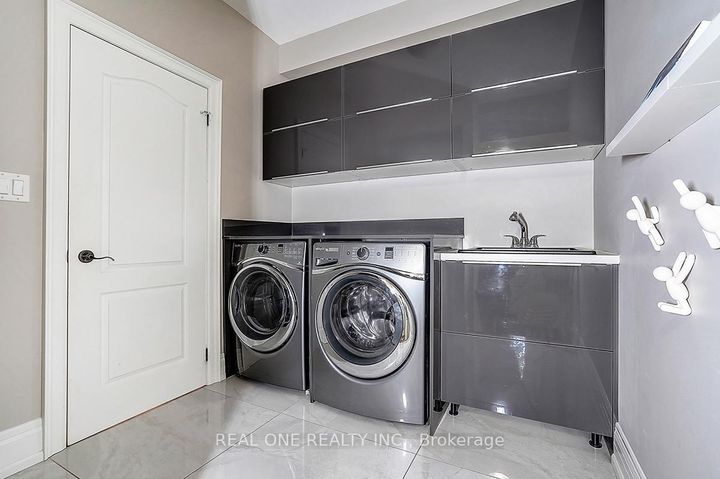 Photo 22 at 19 Anglin Drive, Jefferson, Richmond Hill