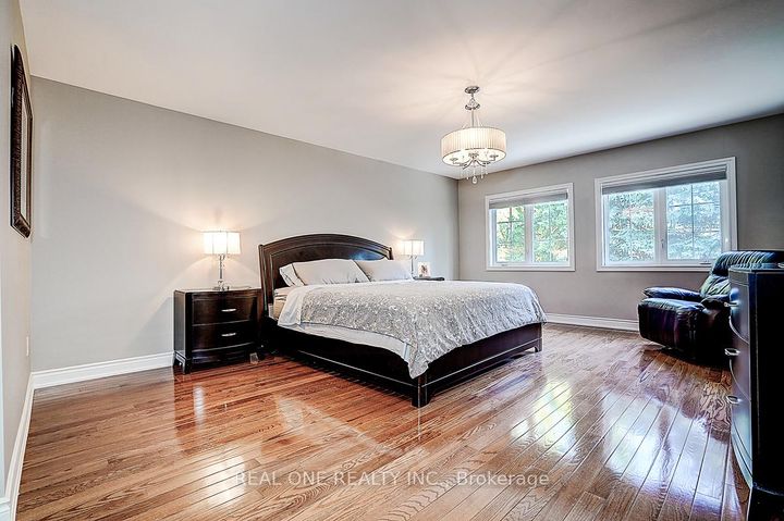 Photo 27 at 19 Anglin Drive, Jefferson, Richmond Hill