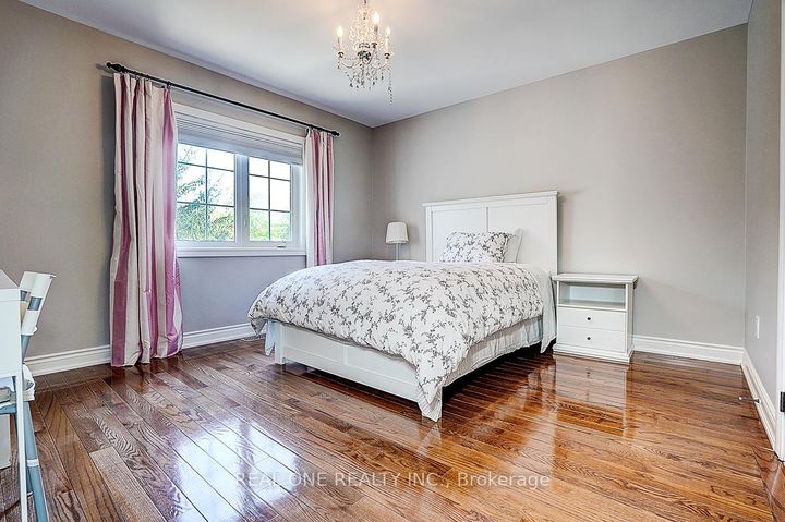 Photo 31 at 19 Anglin Drive, Jefferson, Richmond Hill