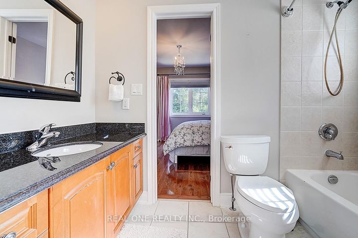 Photo 34 at 19 Anglin Drive, Jefferson, Richmond Hill